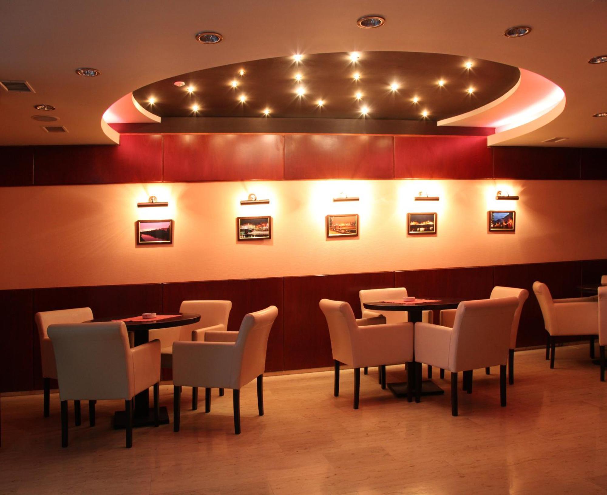 Hotel Praha Uzhhorod Exterior photo