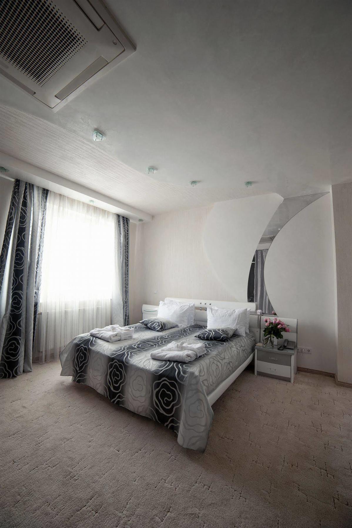 Hotel Praha Uzhhorod Exterior photo