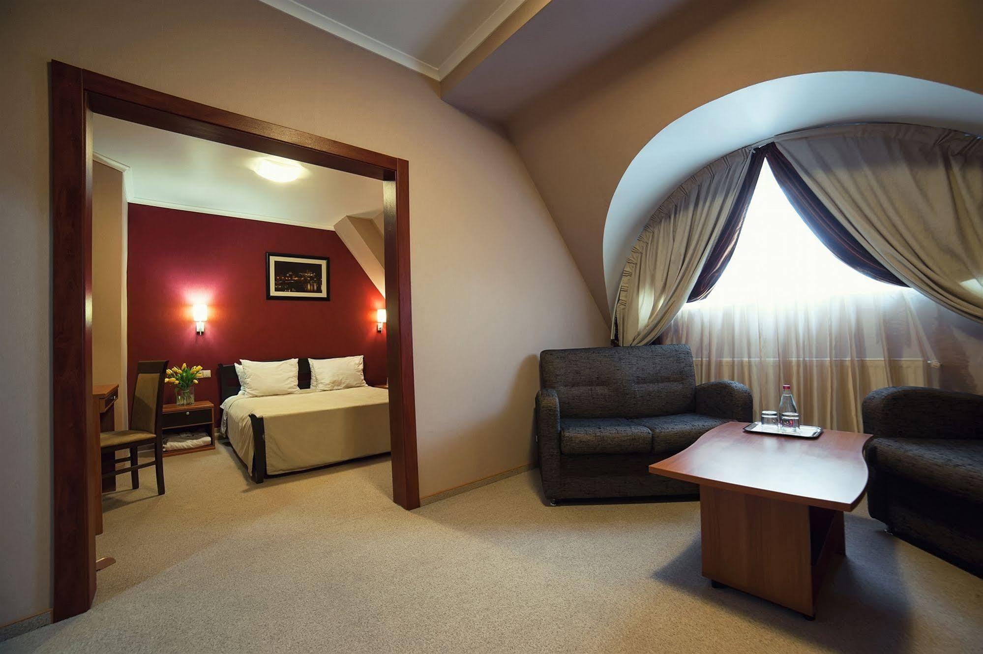 Hotel Praha Uzhhorod Exterior photo
